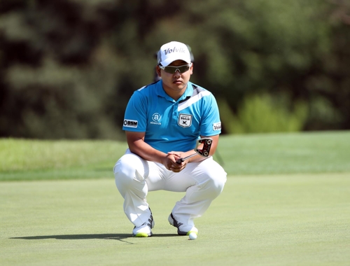 그린을 읽는 김기환.<KPGA 제공>