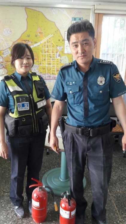 여정빈(왼쪽) 순경과 이승태(오른쪽) 경사