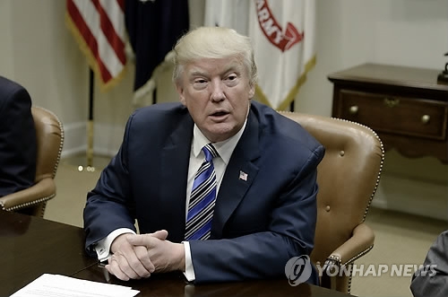 트럼프, 의회 증언 앞둔 제임스 코미게 "행운을 빈다" [EPA=연합뉴스〕
