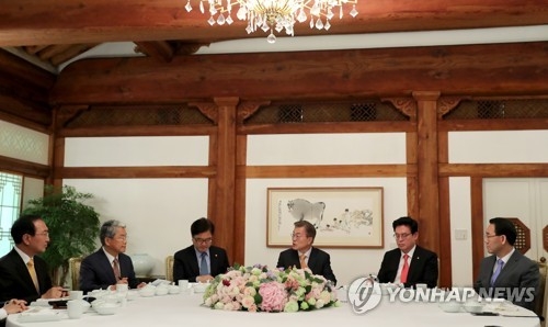 문 대통령, 협치 요청