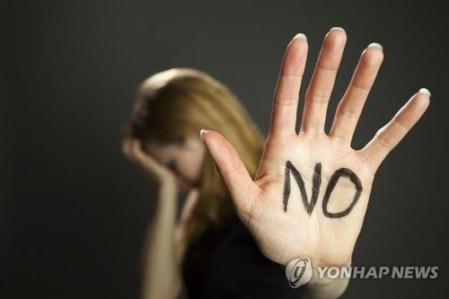 '명문대 성폭행 오보' 미 잡지 롤링스톤 18억원 배상 - 1