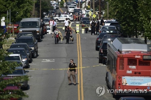 美야구장 총기난사 "킬링필드"…공화 원내총무·보좌관 등 피격(종합3보) - 3