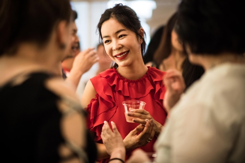 배우 이혜영, 뉴욕서 첫 개인 전시회…21점 전시 - 1