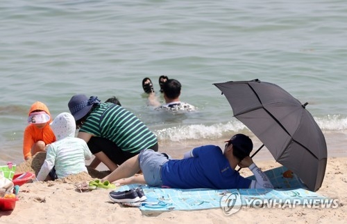 부산 해운대해수욕장 찾은 피서객