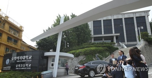숭의초 앞에서