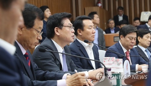 정우택 "추경 위한 7월 국회 소집 응할 수 없다" - 1