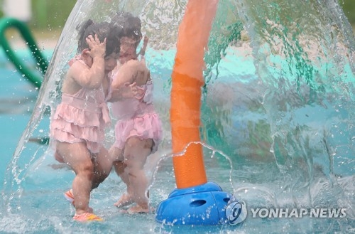 시원한 물속으로