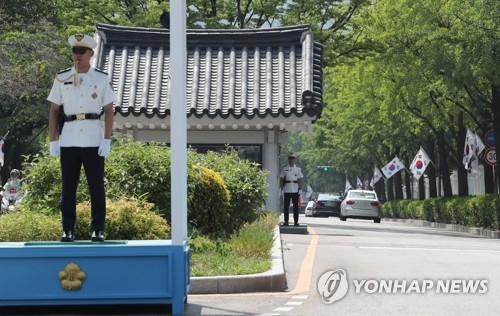 50년 만에 전면개방되는 청와대 앞길