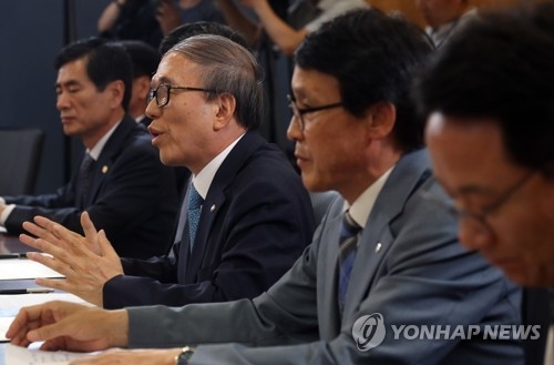 발언하는 윤여표 충북대 총장