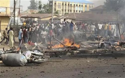 카메룬서 2인조 동시 자살폭탄 공격…민간인 6명 사망 - 1