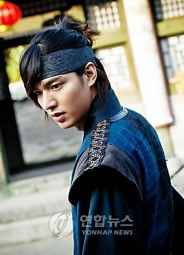 2012 드라마 '신의'의 이민호
