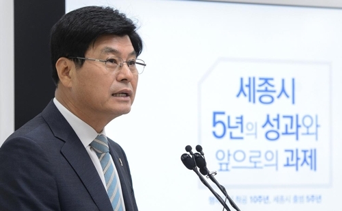 이춘희 세종시장이 지난 22일 세종시청사 정음실에서 세종시 출범 5년을 맞아 그간의 성과와 향후 과제에 대해 말하고 있다.