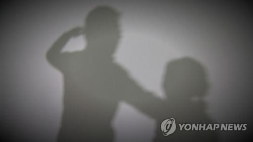 교직원 화장실 사용한 고교생 머리·발바닥 때려 - 1