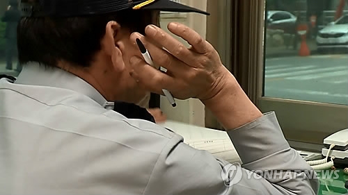 아파트 경비원 (연합뉴스 자료 사진)