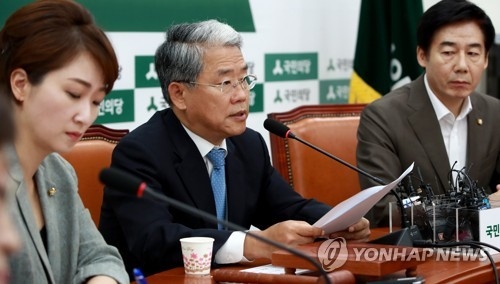김동철 "송영무, 치명적 흠결…국가안보 못 맡겨" 사퇴 촉구 - 1