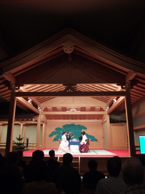 일본 전통 공연장에서 대국