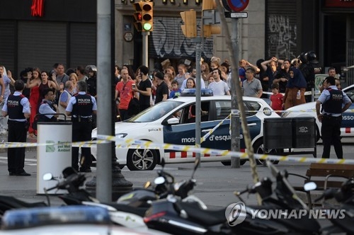 람블라스 거리 통제하는 스페인 경찰 [AFP=연합뉴스]