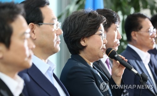 홍준표發 '박근혜 출당론'에 보수진영 난타전 - 2