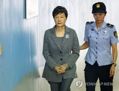 홍준표, 하루가 멀다 하고 '박근혜 출당'…인적청산 공론화 - 2