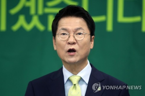 23일 광주에서 기자회견하는 천정배