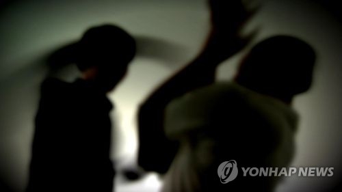 환자 폭행 의혹 요양병원, CCTV 삭제 폭로 직원 징계하려다 취소 - 1
