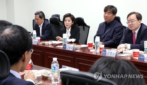 "文정부 포퓰리즘에 밤잠 안 와"…보수野, 복지정책 우려(종합) - 1