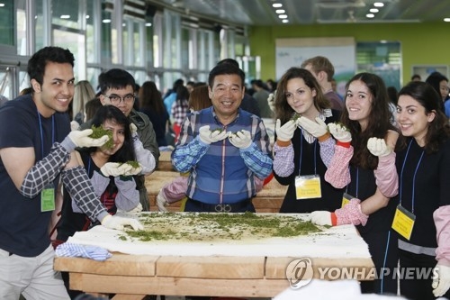 녹차향 즐겨보세요