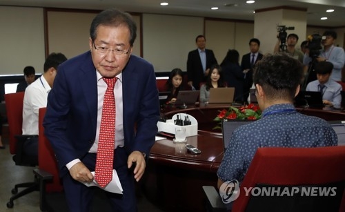 "친박 후안무치" vs "洪 출당시켜야"…한국당 인적청산 후폭풍 - 1