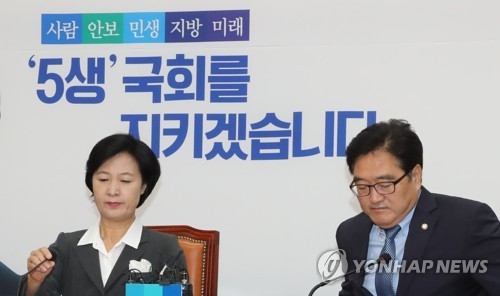 사과 요구 직면한 秋·측근 의혹 불거진 禹…與 투톱 '수난' - 1
