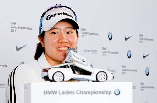 BMW 레이디스 챔피언십 2라운드 마치고 기자회견 하는 성은정