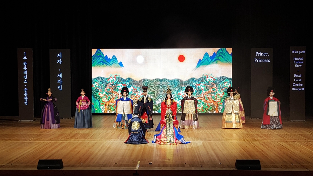 한·아제르 수교 25주년 축하 무대 수놓은 한국 궁중의상
