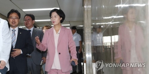 추미애 "마지막까지 조마조마…국민의 바람 외면할 수 없었던것" - 1