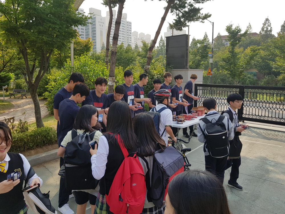 대한항공 배구단, 깜짝 학교 방문