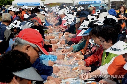 '홍삼포크 드시고 인삼주 담그세요' 증평인삼골축제 28일 개막 - 1
