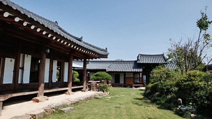 모평헌 앞마당(웰촌)