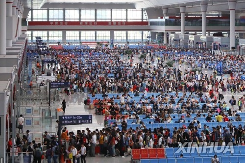 중국 국경절 연휴의 공항 출국 인파