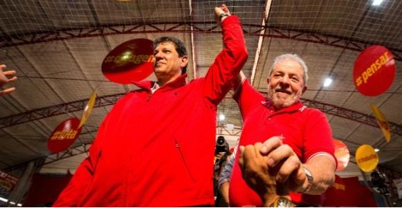 좌파 노동자당 행사에 참석한 룰라 전 대통령(오른쪽)과 연방상원의원 후보로 거론되는 페르난두 아다지 전 상파울루 시장 [브라질 일간지 에스타두 지 상파울루] 