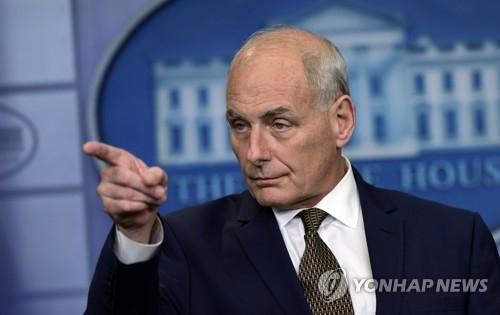 브리핑하는 존 켈리 백악관 비서실장