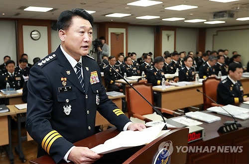 발언하는 이철성 경찰청장(서울=연합뉴스) 한종찬 기자 = 이철성 경찰청장이 13일 서울 서대문구 미근동 경찰청에서 열린 행정안전위원회 국정감사에서 발언하고 있다. 2017.10.13saba@yna.co.kr(끝)