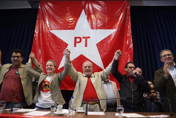 좌파 노동자당(PT) 행사에 참석한 룰라 전 대통령(가운데) [노동자당 웹사이트]