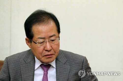 한국당, '朴 출당' 후폭풍…홍준표·친박 '가시돋친' 설전 - 1