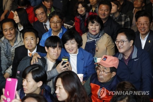 秋 "새정부, 적폐 하나씩 일소…위대한 역사 쓸 기회에 감사" - 1