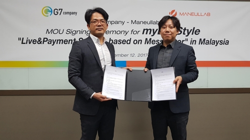 마늘랩 대표 장준영(오른쪽)이 지난 12일 미디어 회사 G7컴퍼니 대표 오지환과 마이라이프 컨소시엄 구성에 관한 MOU를 체결하고 기념 촬영을 하고 있다.