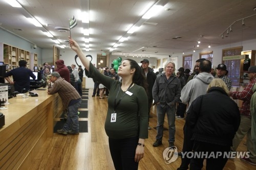캘리포니아 주의 붐비는 마리화나 판매점