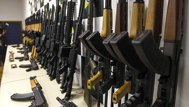 브라질 범죄조직들이 사용하는 총기가 대부분 파라과이와 미국으로부터 흘러든 것으로 확인됐다. [브라질 일간지 에스타두 지 상파울루]