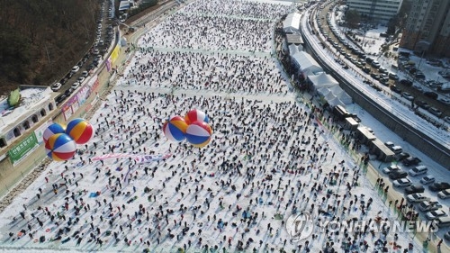 13일 화천산천어축제 인파[연합뉴스 자료사진]