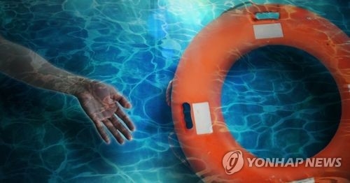 수영 중 어른 사망 (PG)[연합뉴스 자료사진]