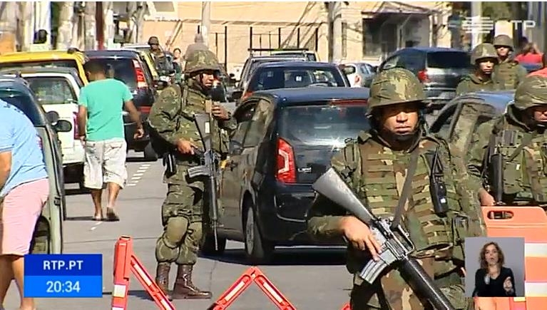 리우 시내에 배치된 군병력 [브라질 TV 화면]