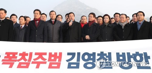 한국당 "김영철, 천안함 폭침 주범 살인자"…육탄저지 검토(종합) - 1