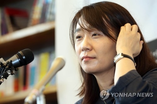 작가 한강. 한승원 작가의 딸이다.